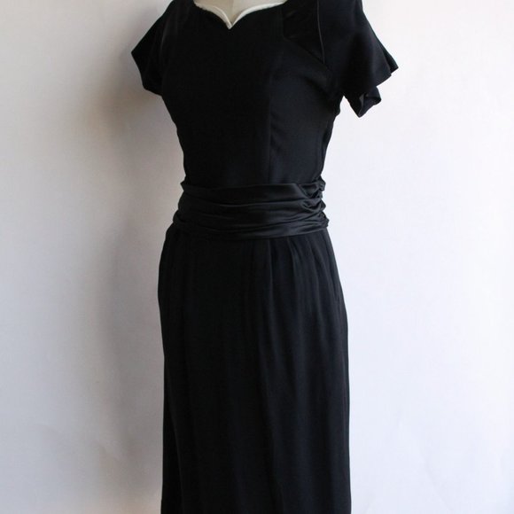 Vintage 1950s Dress / Black Rayon Dress With Cummerbund Belt and Sweetheart Neck - Picture 6 of 10
